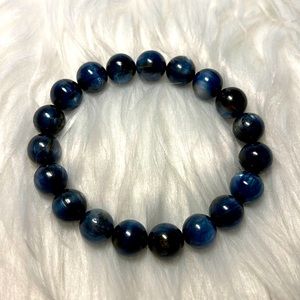 Natural blue kyanite crystal bracelet with cat eye effect